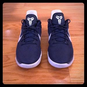 Kobe AD Basketball shoes, size 6Y